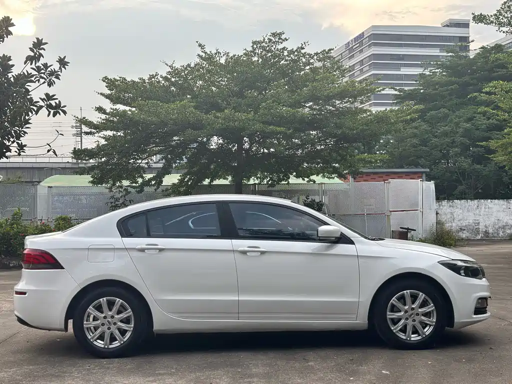 QOROS 3