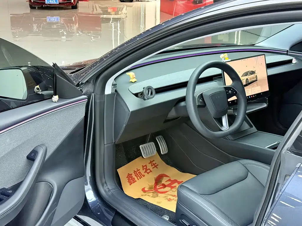 Tesla Model 3 — миниатюра 4