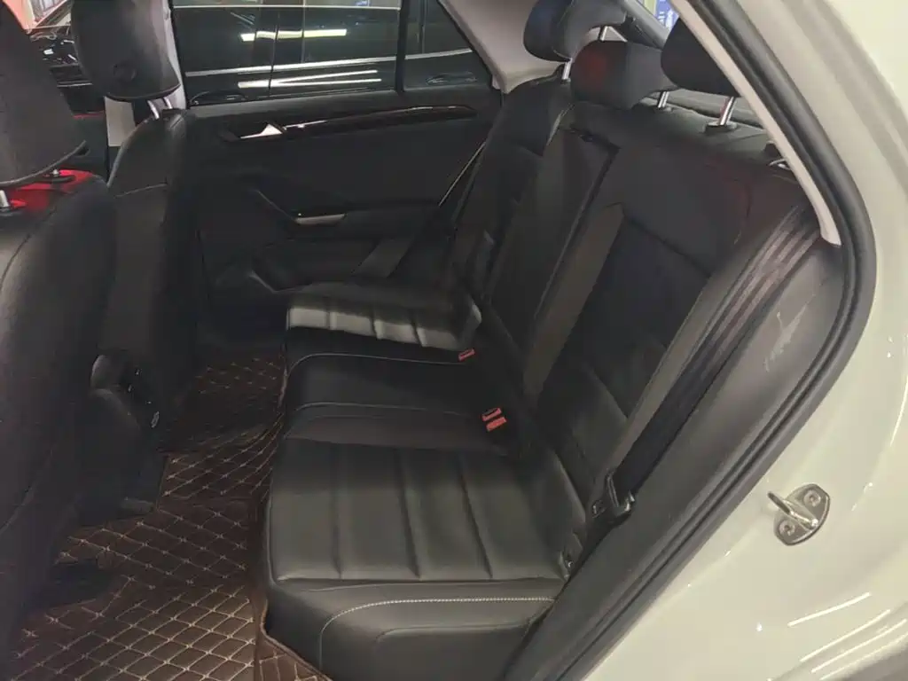 Volkswagen T-Roc — миниатюра 17