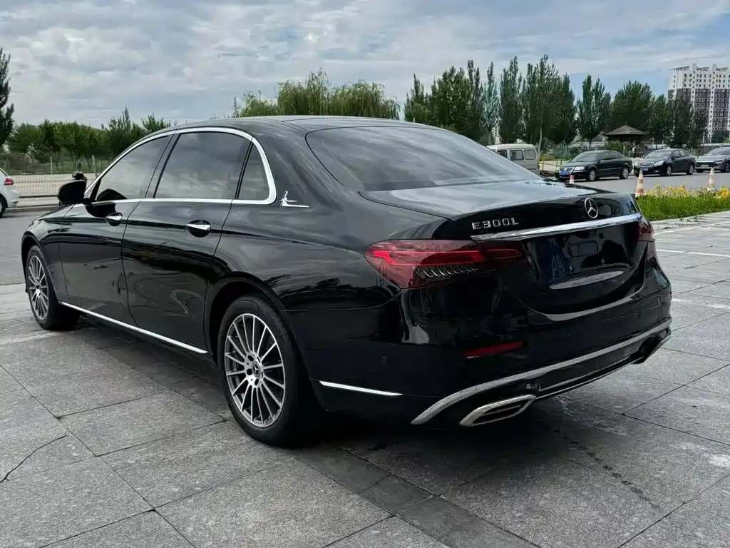 Mercedes-Benz E-Class — миниатюра 4