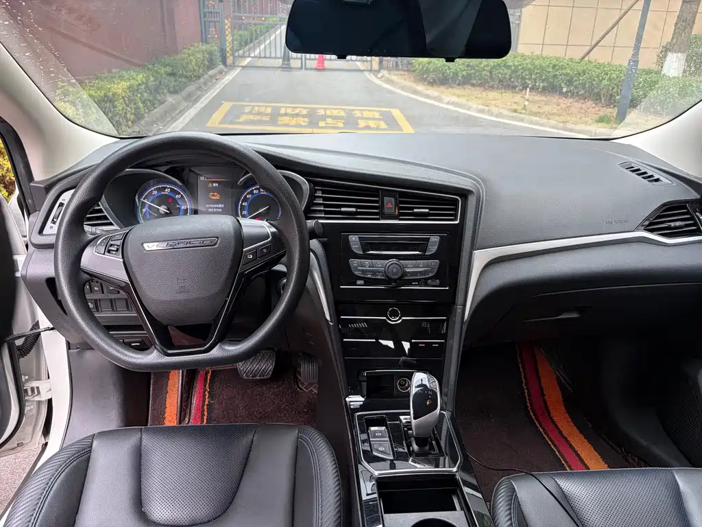 Venucia D60 EV — миниатюра 5