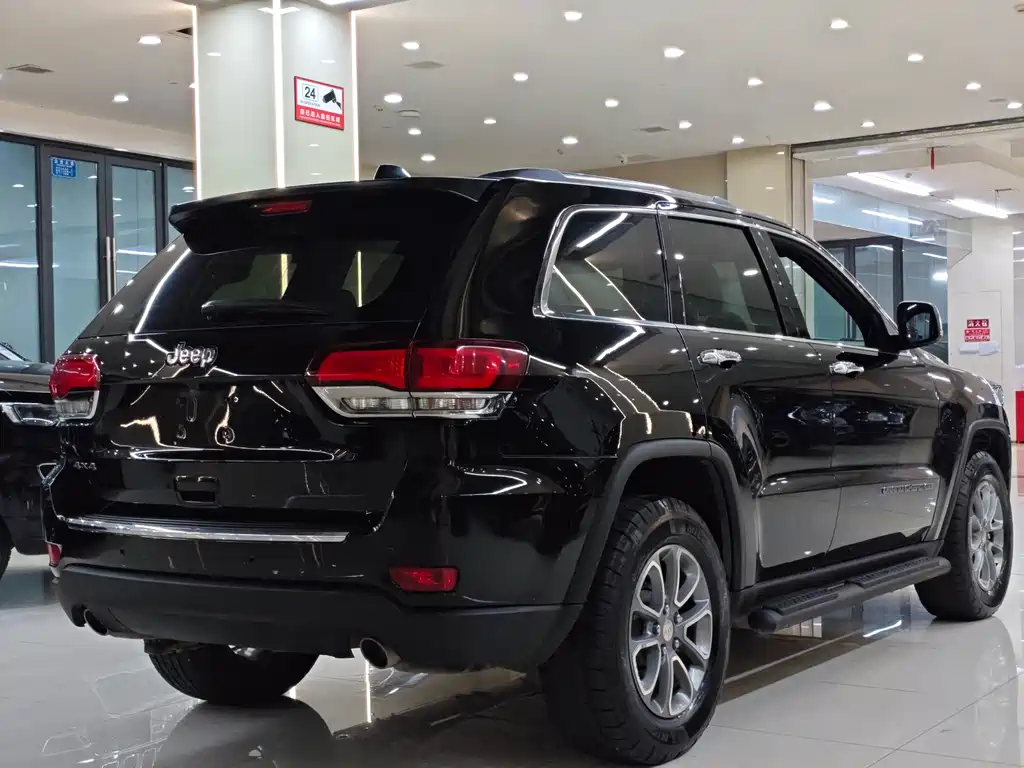 Jeep Grand Cherokee (Import) — миниатюра 17