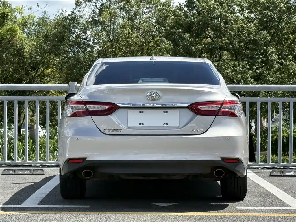 Toyota Camry 2021 2.0G Luxury