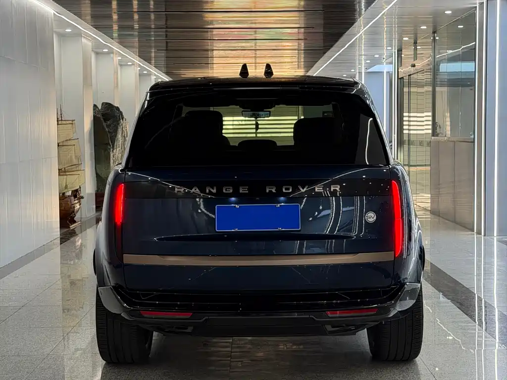 Land Rover Range Rover 2024 4.4 V8 SV Long Wheelbase 4 мест