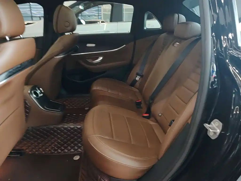 Mercedes-Benz E-Class — миниатюра 17
