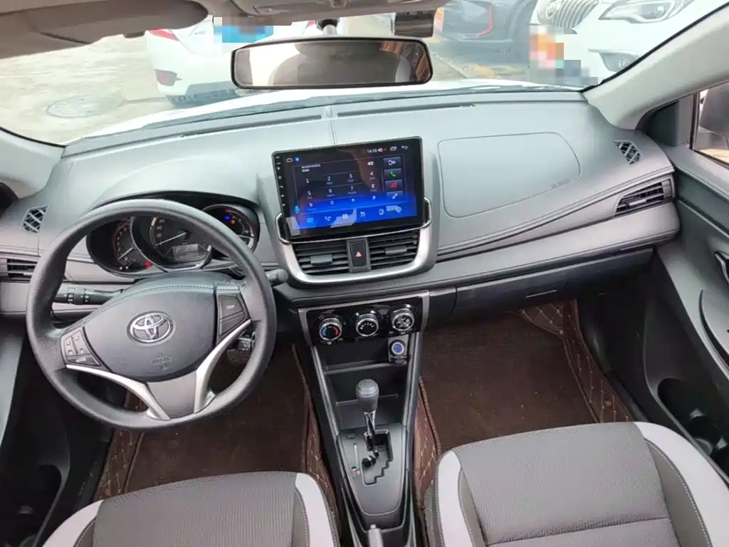 Toyota Yaris L — миниатюра 10