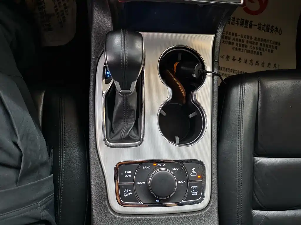 Jeep Grand Cherokee (Import) — миниатюра 8