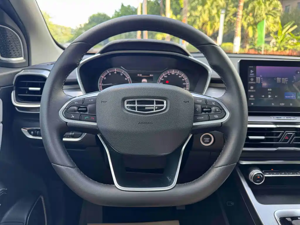 Geely Binyue — миниатюра 10