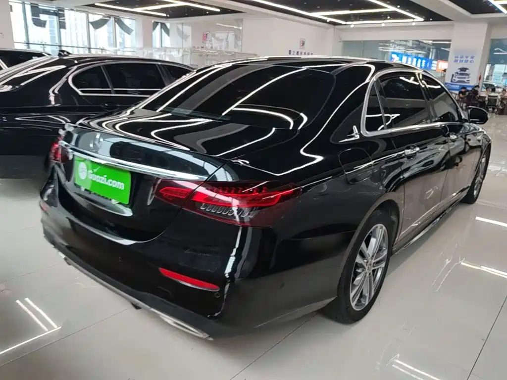 Mercedes-Benz E-Class — миниатюра 7