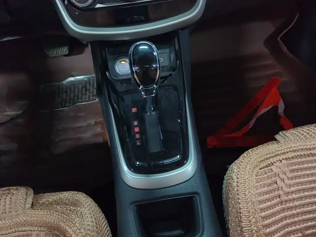 Nissan Tiida — миниатюра 14