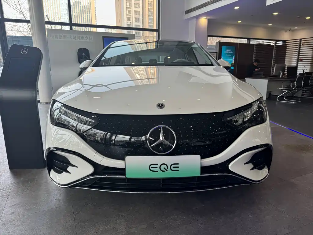MERCEDES-BENZ EQE