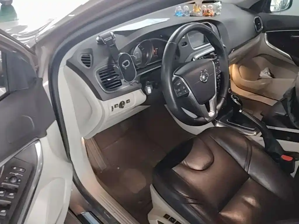 Volvo V40 — миниатюра 16