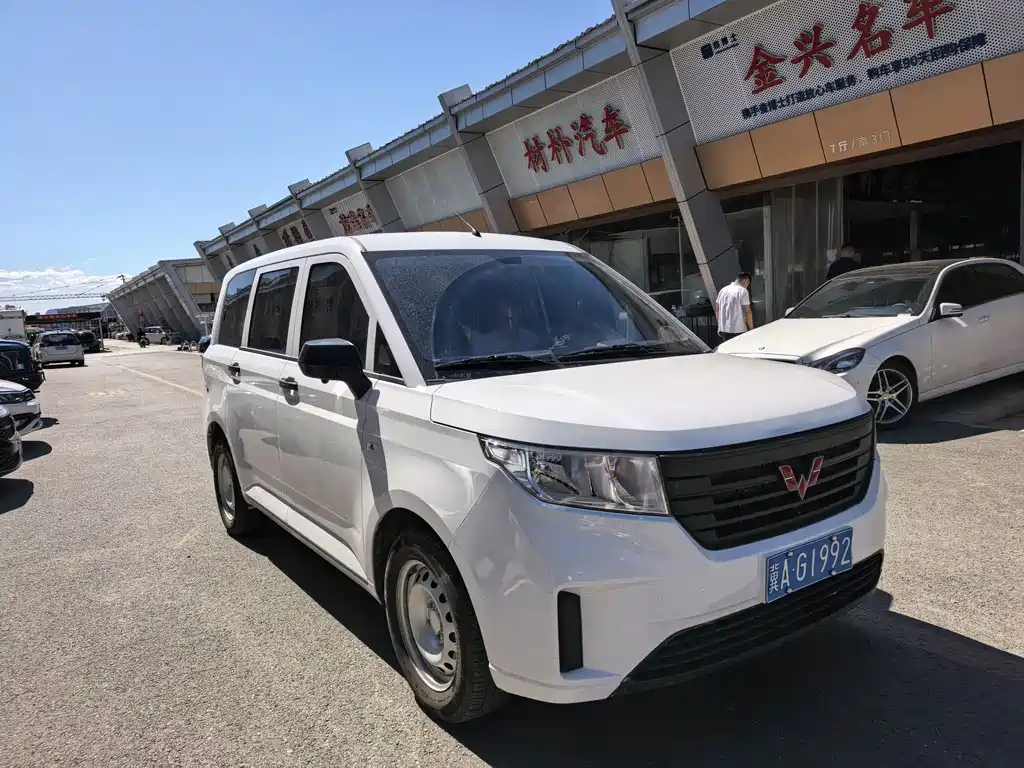 Wuling Hongguang Plus PLUS 2020 1.5L MT 5 мест