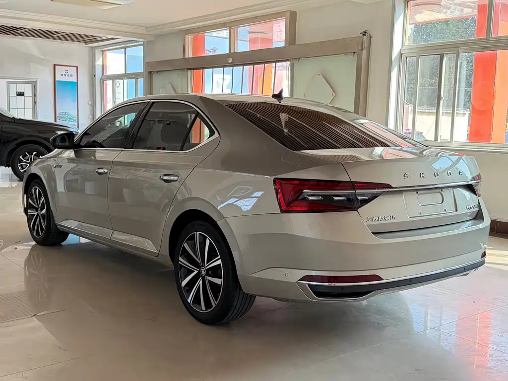 Skoda Superb — миниатюра 7