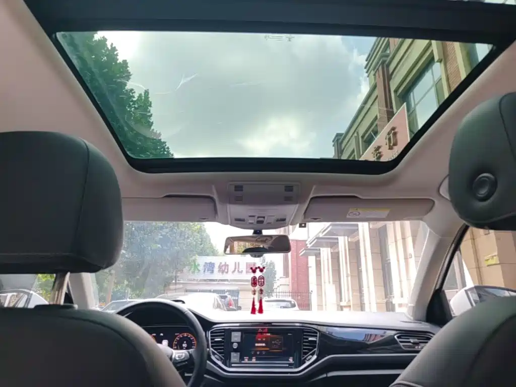 Volkswagen T-Roc — миниатюра 18