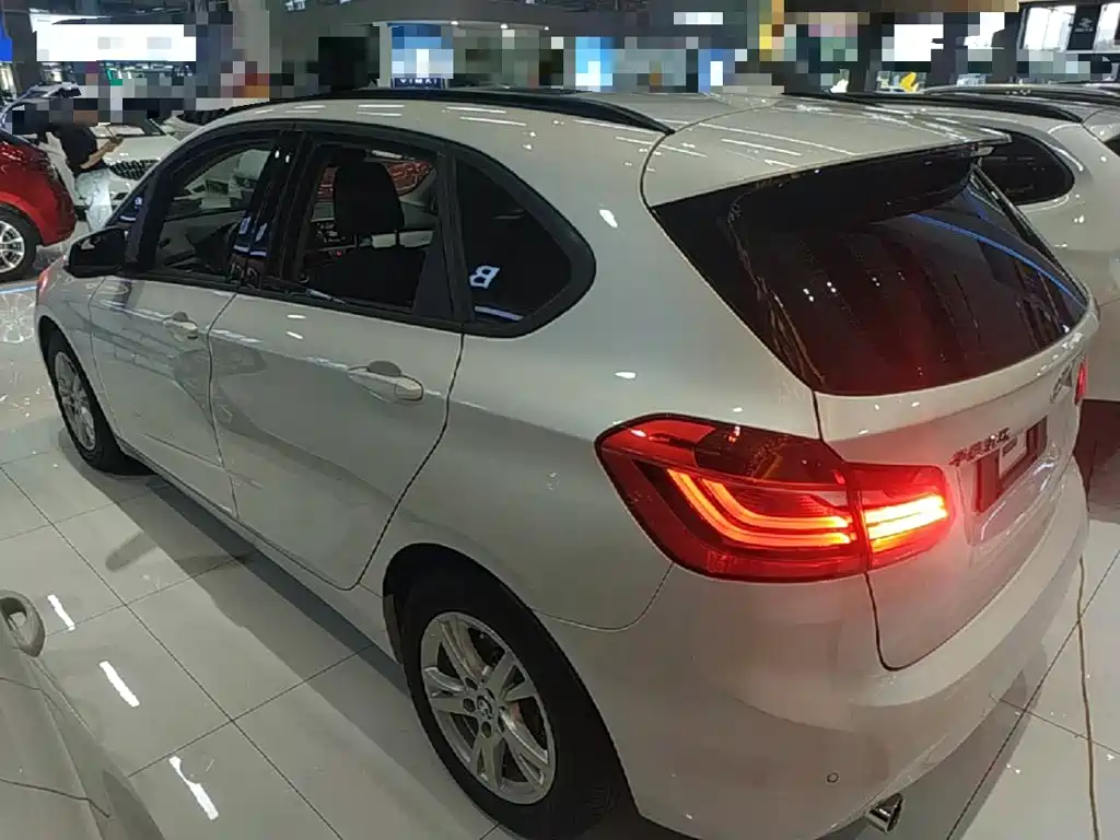 BMW 2 Series Active Tourer — миниатюра 5
