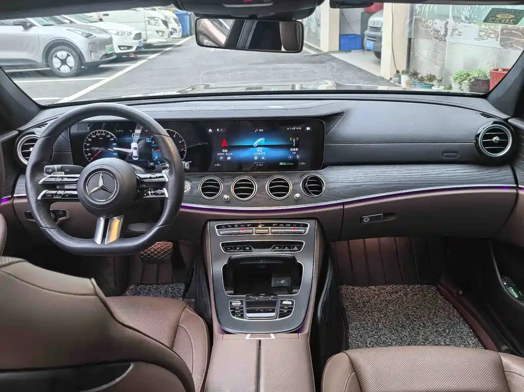Mercedes-Benz E-Class — миниатюра 7