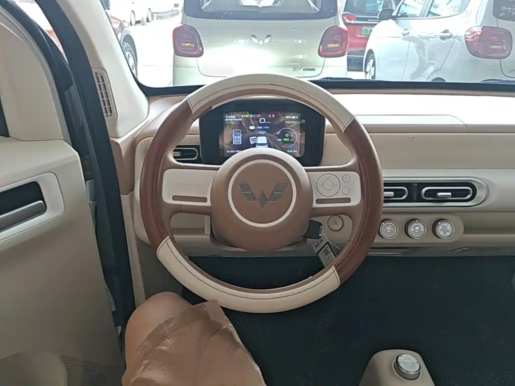 Wuling MINIEV — миниатюра 11