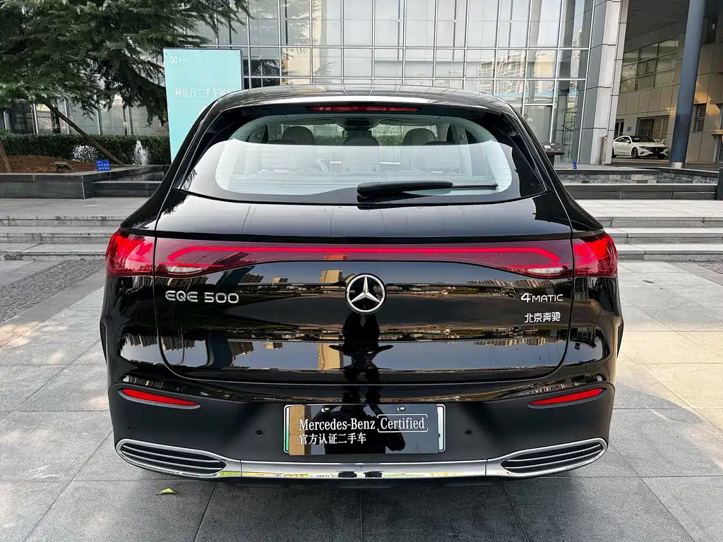 Mercedes-Benz EQE SUV — миниатюра 6