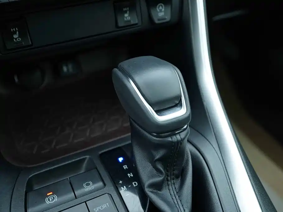 Toyota RAV4 — миниатюра 7