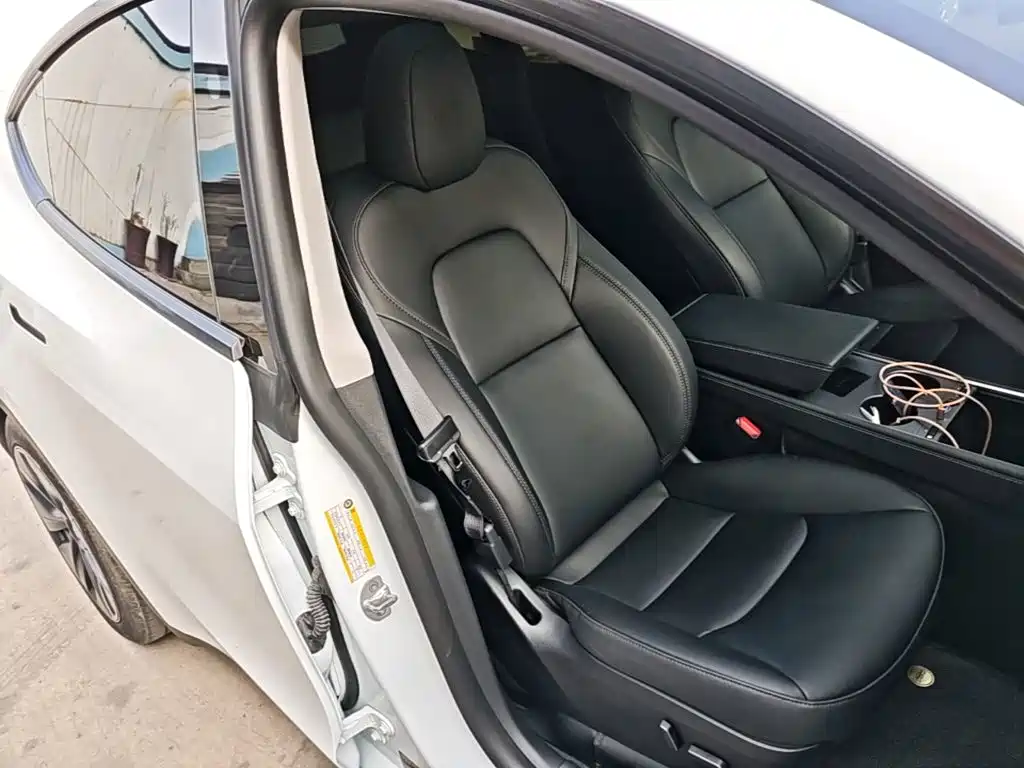 Tesla Model Y — миниатюра 25