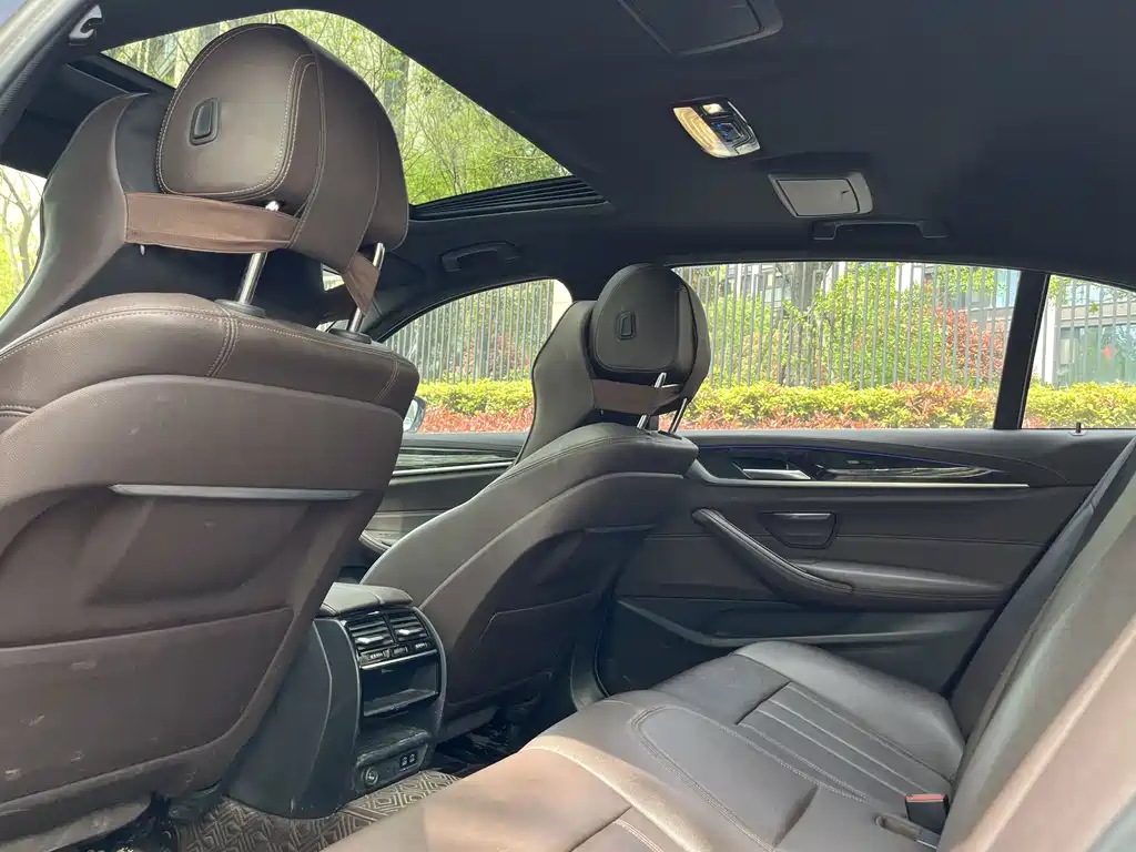 BMW 5 Series — миниатюра 5