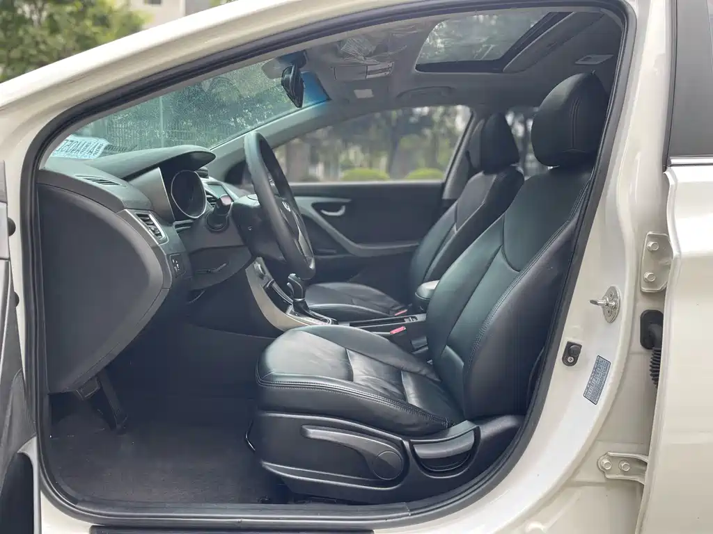 Hyundai Elantra Langdong — миниатюра 5