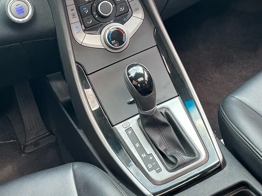 Hyundai Elantra Langdong — миниатюра 12