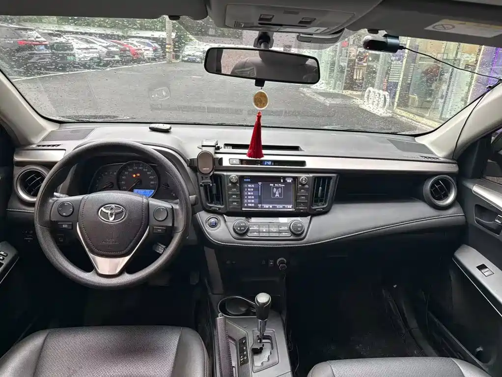 Toyota RAV4 — миниатюра 12