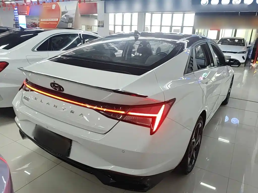 Hyundai Elantra — миниатюра 7