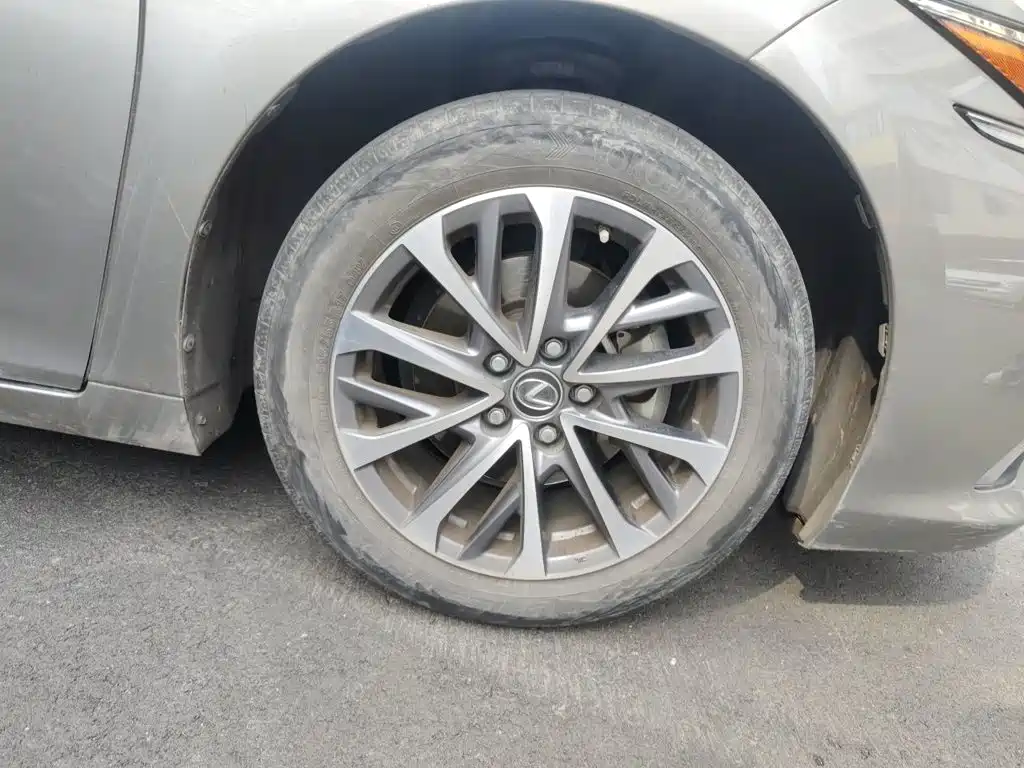 Lexus ES — миниатюра 26