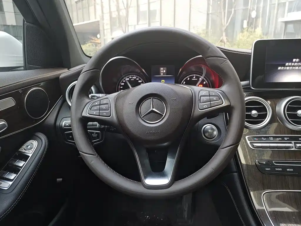 MERCEDES-BENZ GLC