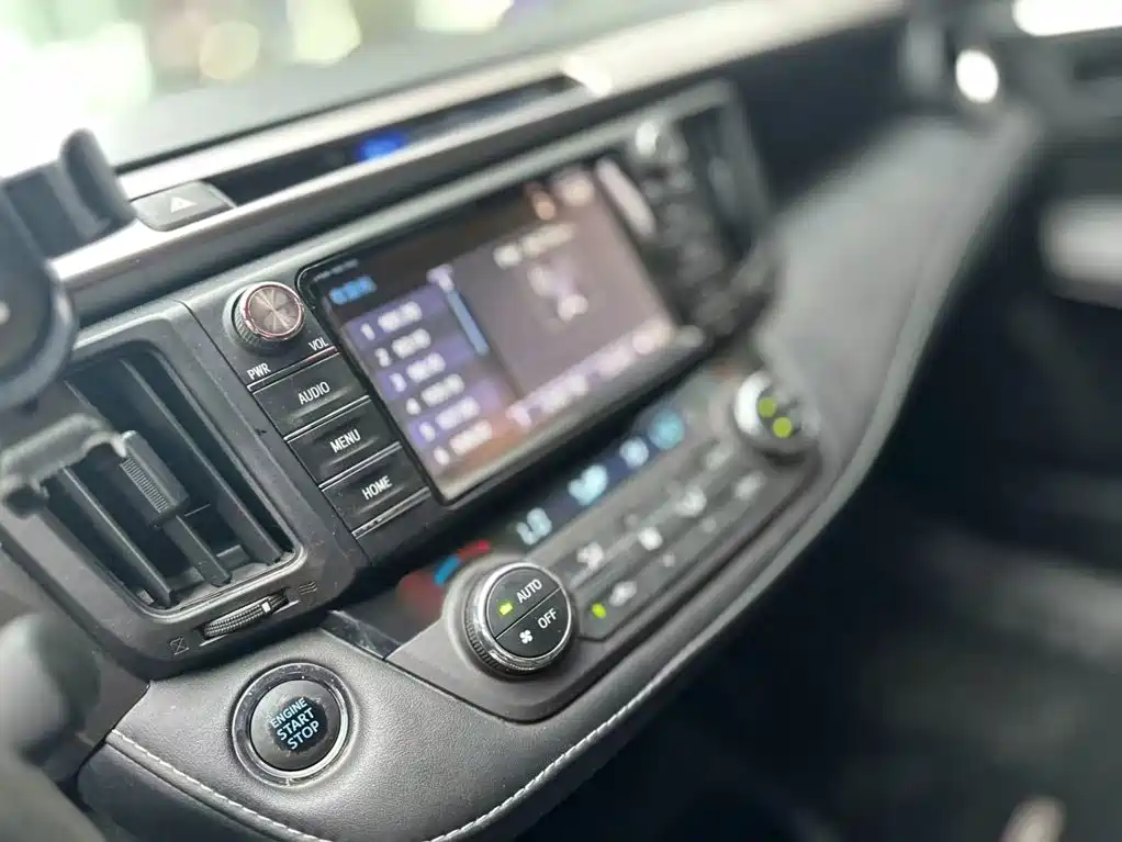 Toyota RAV4 — миниатюра 14
