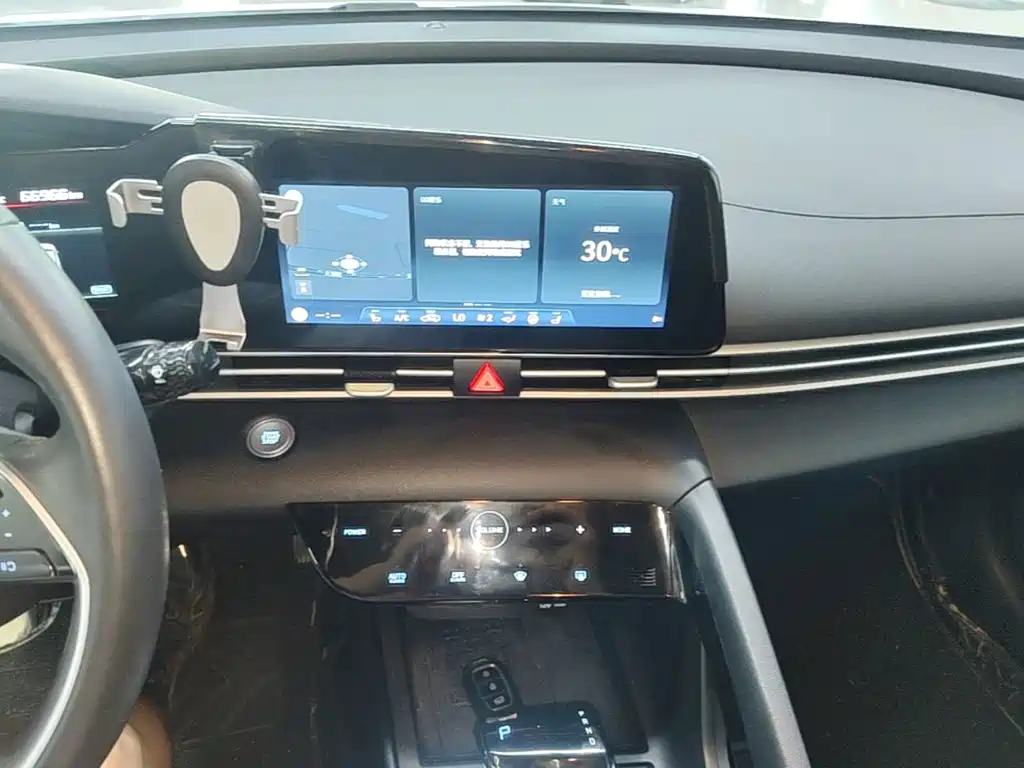 Hyundai Elantra — миниатюра 13