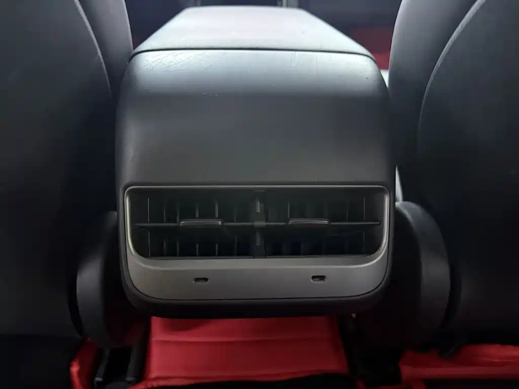 Tesla Model 3 — миниатюра 16