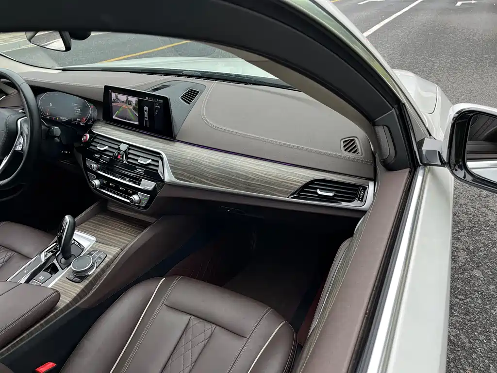 BMW 5 Series — миниатюра 18