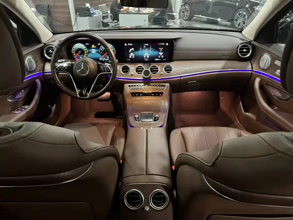 Mercedes-Benz E-Class — миниатюра 17