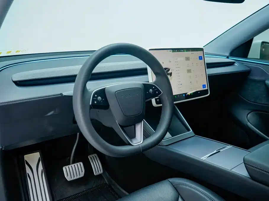 Tesla Model Y — миниатюра 17