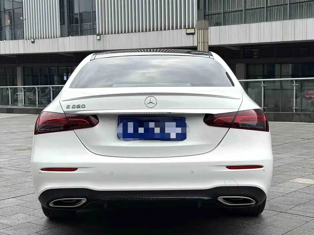 Mercedes-Benz E-Class — миниатюра 9