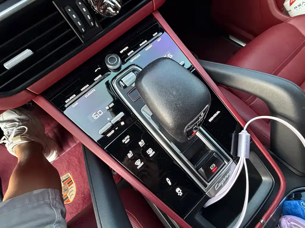 Porsche Cayenne Hybrid — миниатюра 7