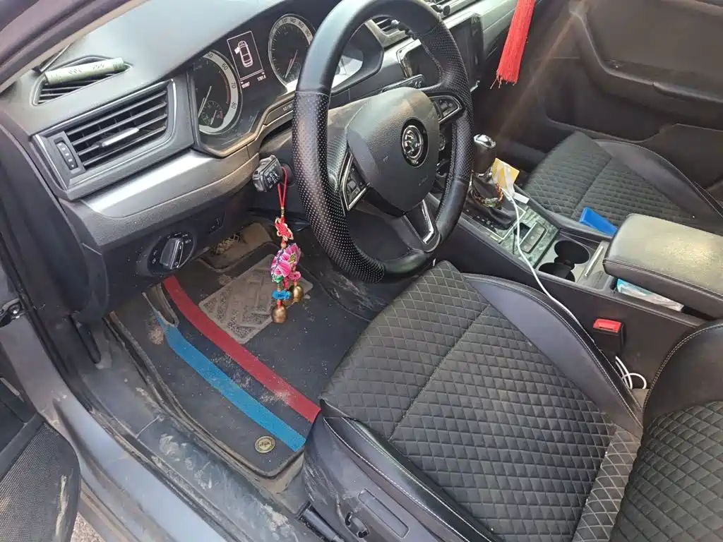 Skoda Superb — миниатюра 17