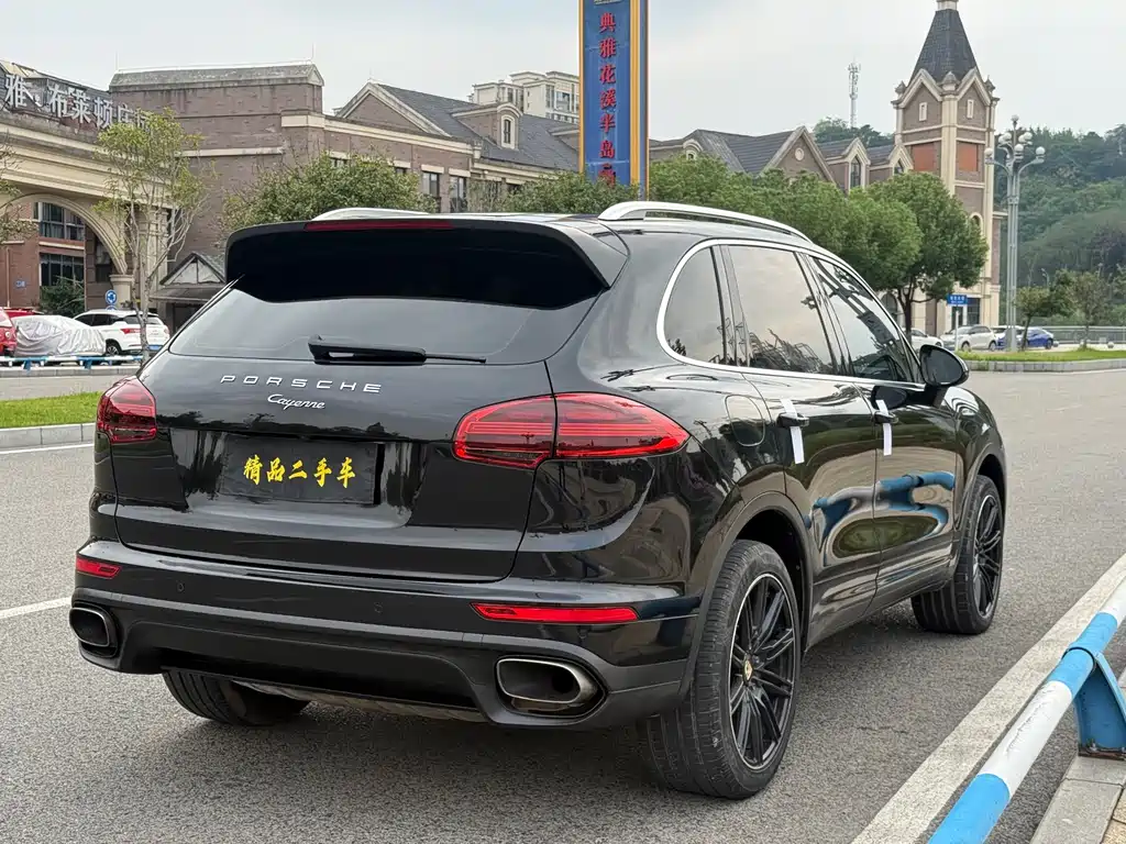 Porsche Cayenne — миниатюра 4