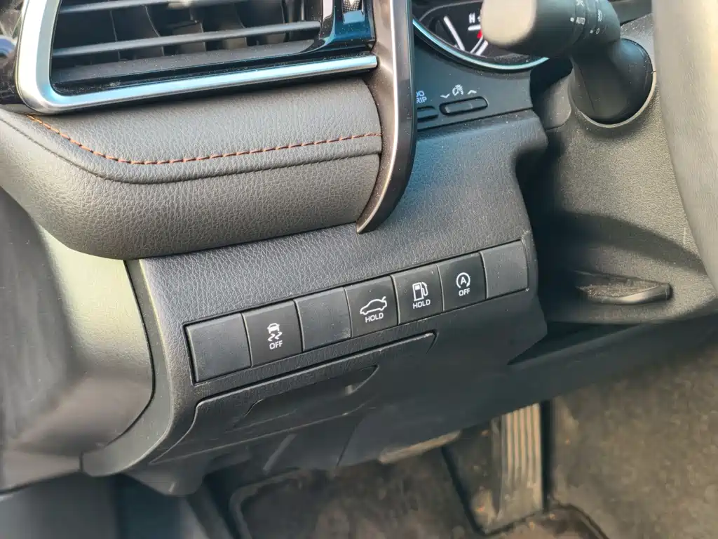 Toyota Camry — миниатюра 17