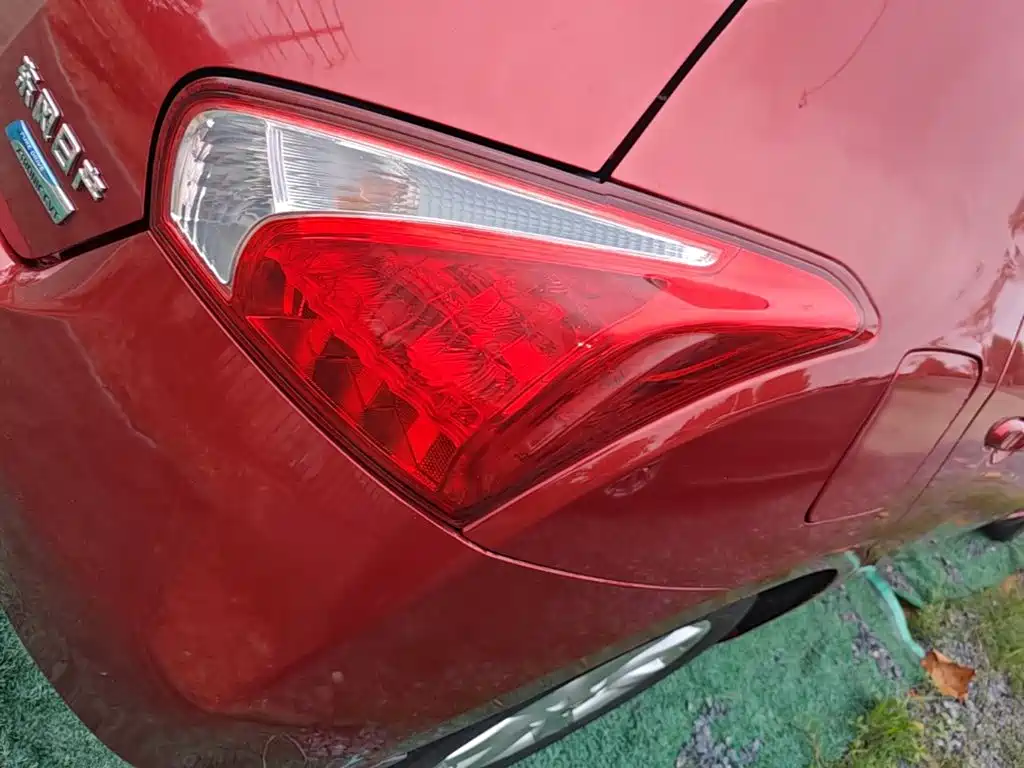 Nissan Tiida — миниатюра 8