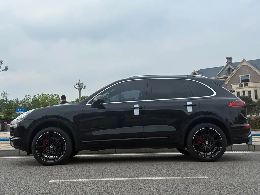 Porsche Cayenne — миниатюра 5