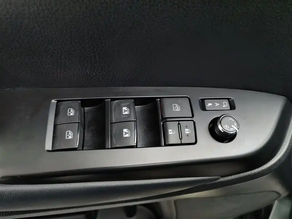 Toyota Highlander 2018 2.0T Luxury 7 мест V