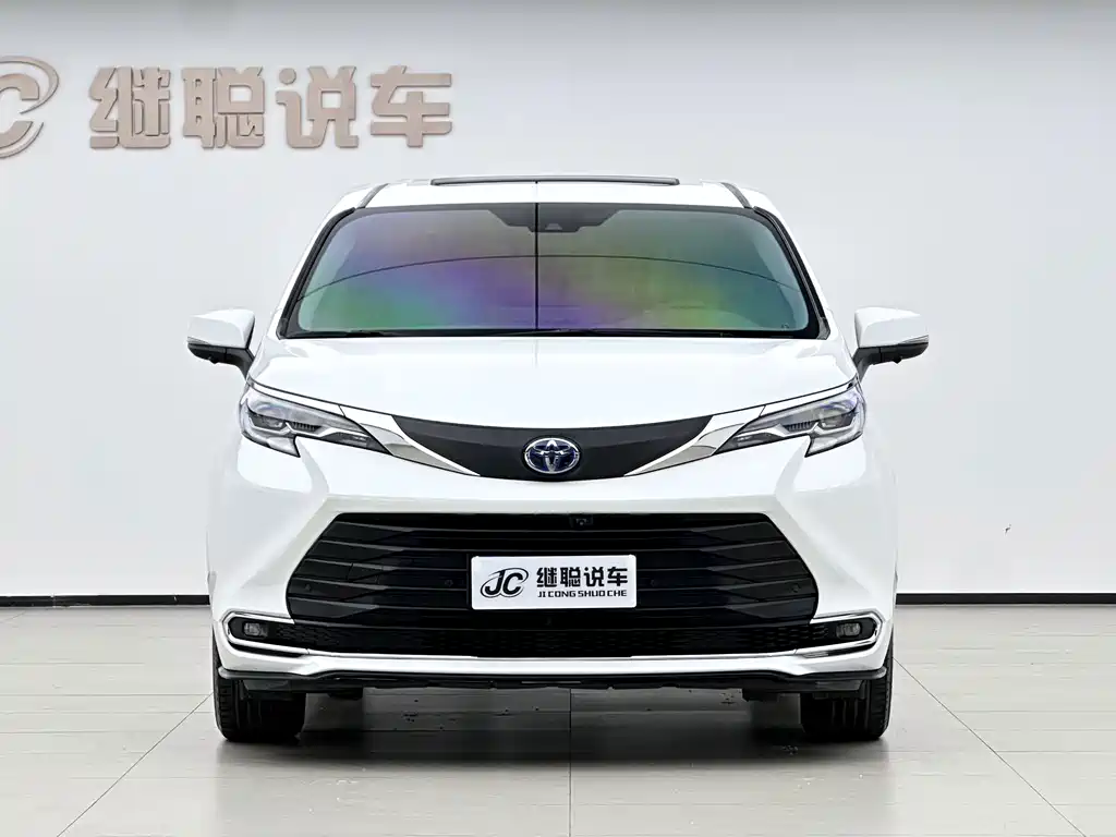 Toyota Sienna — миниатюра 2