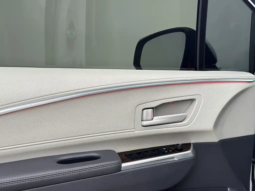 Toyota Sienna — миниатюра 14