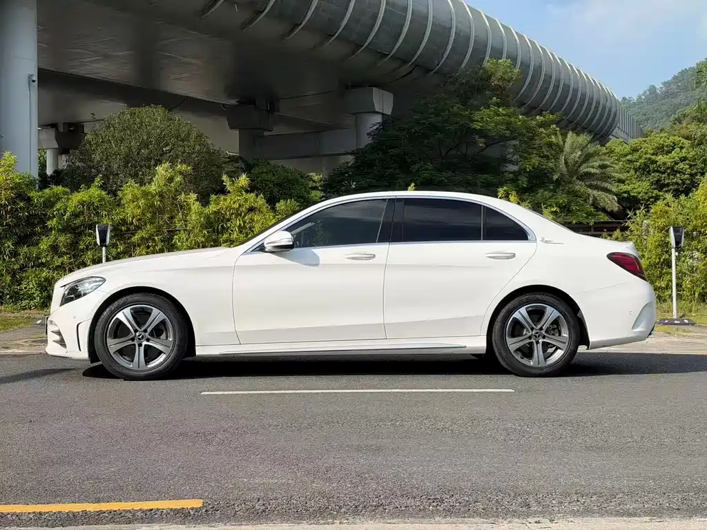 Mercedes-Benz C-Class — миниатюра 7