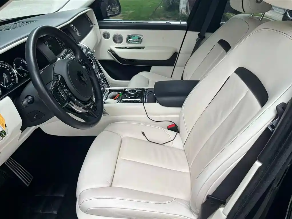 Rolls-Royce Cullinan 2018 мест